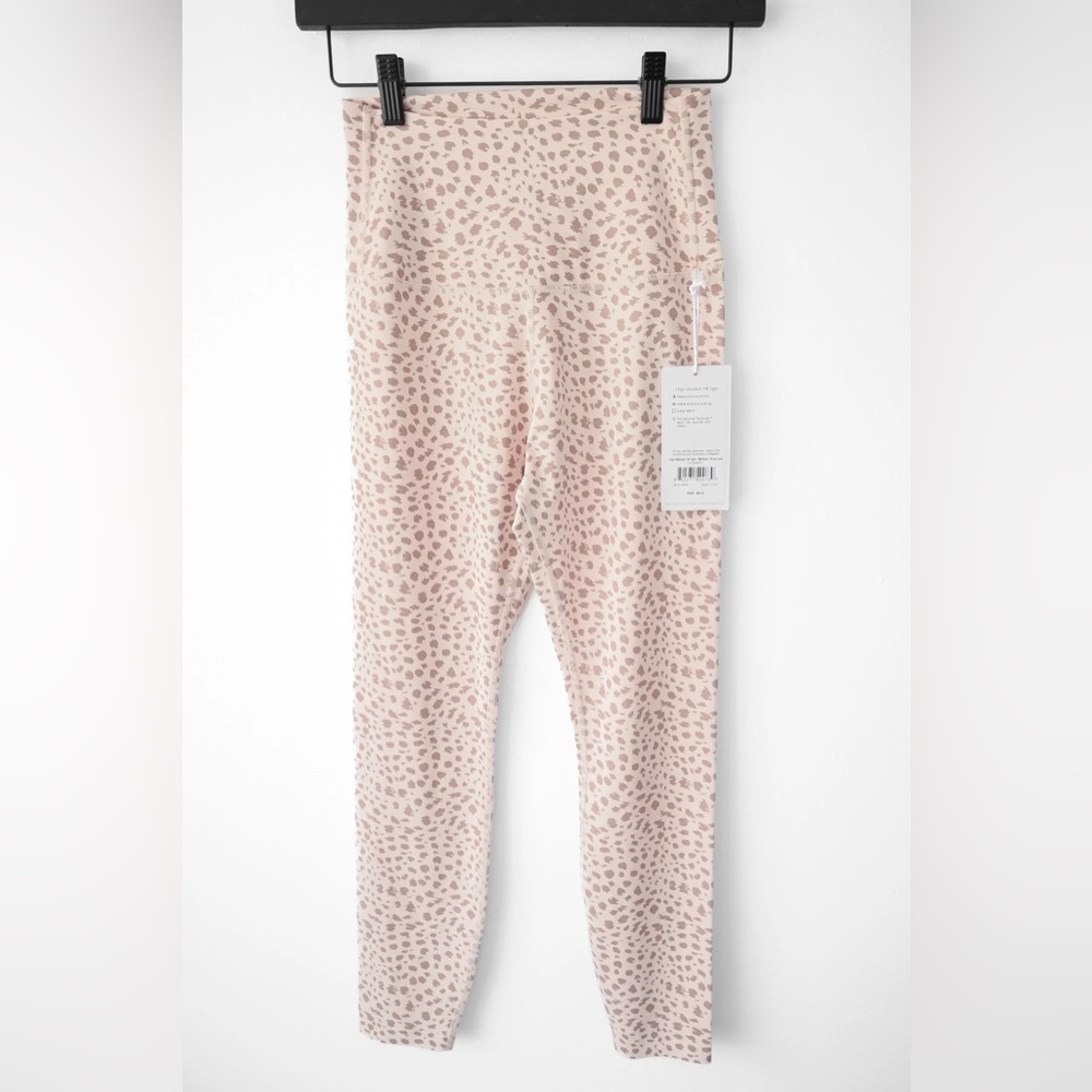 TAVI High Waisted Legging - Picture 2 of 9